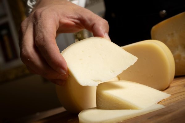 dettaglio pecorino fresco